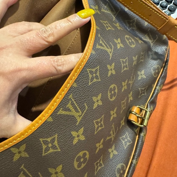 Louis Vuitton Samour PM Monogram Crossbody Bag - Picture 9 of 16